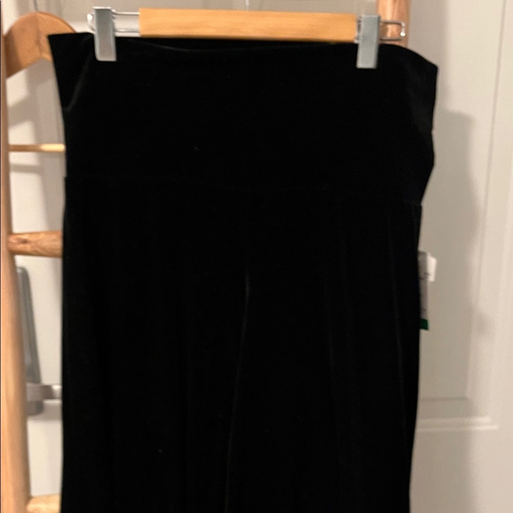Notations Black Velvet Cropped Pants